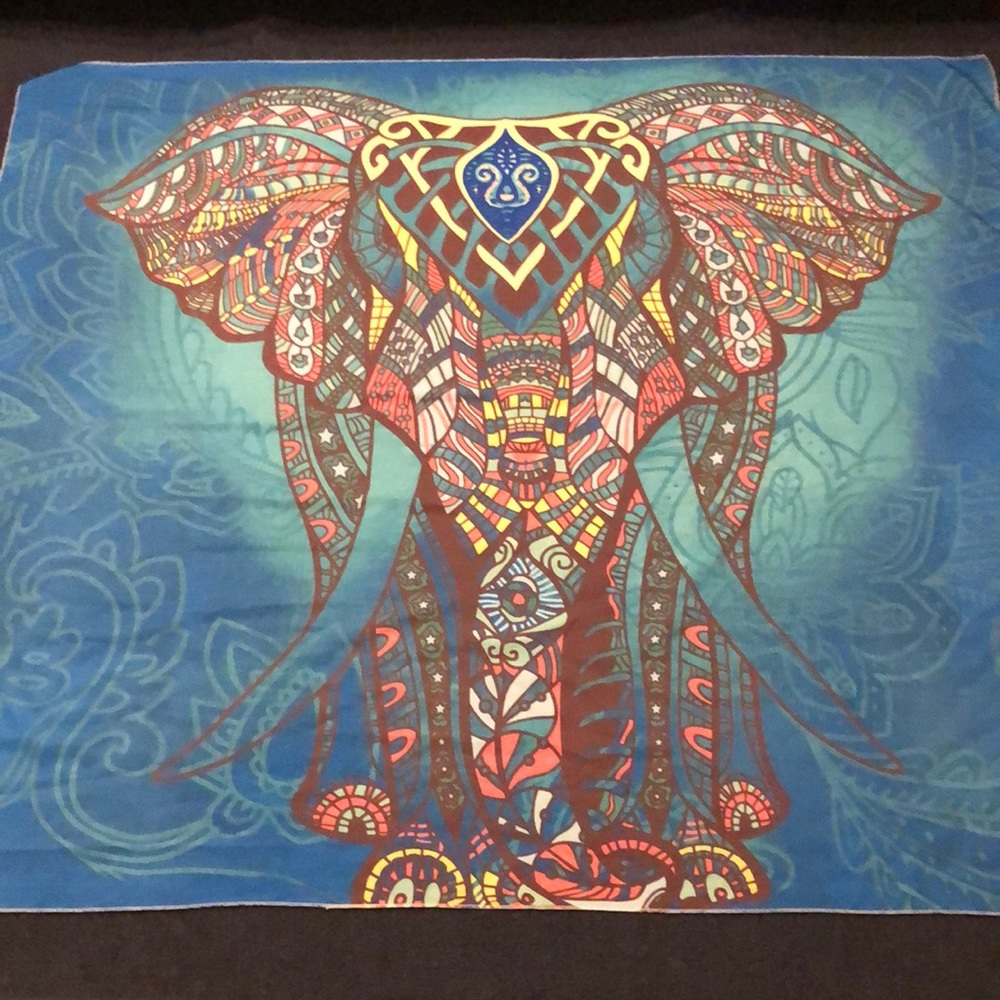 Large beautiful elephant tapestry, preowned